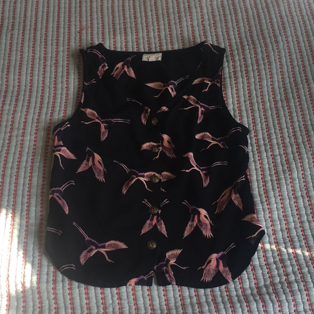 Sleeveless button up top Crane print